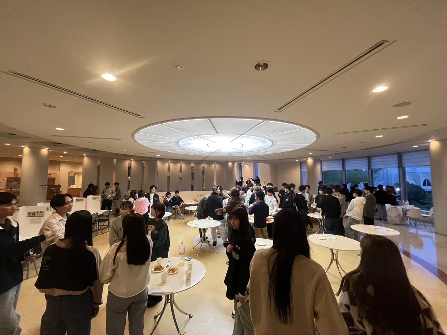 中京大学大学祭豊田実行委員会の新入生歓迎会の様子の写真